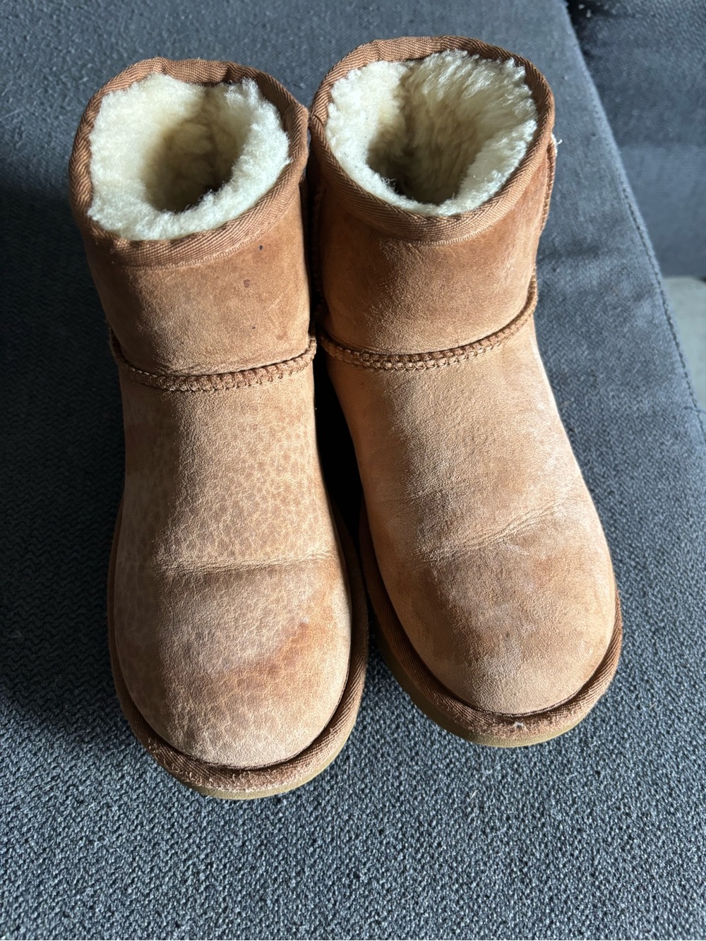 UGG Classic Mini II Chestnut Brown Shearling Boots Sz 5 - Flawed